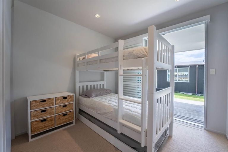 Photo of property in 32 Taumata Road, Omaha, 0986