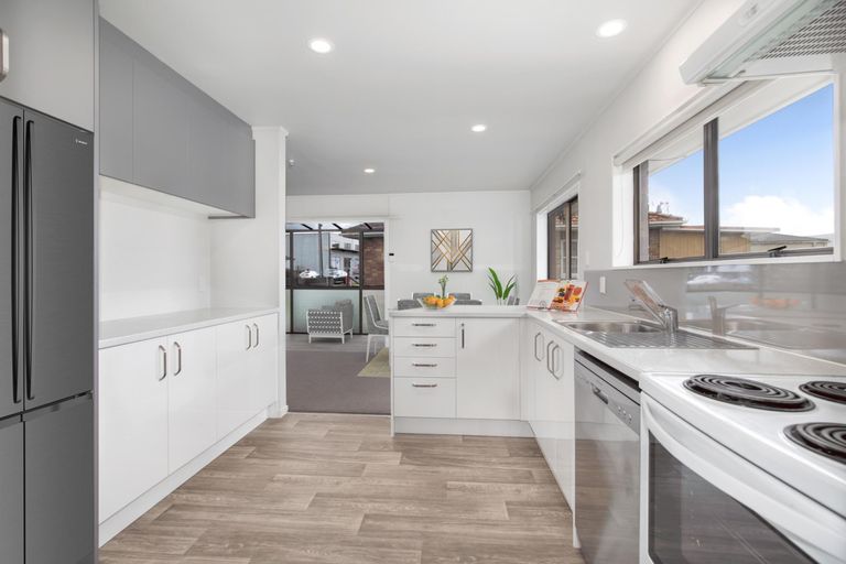 Photo of property in 2/20 Roulston Street, Pukekohe, 2120