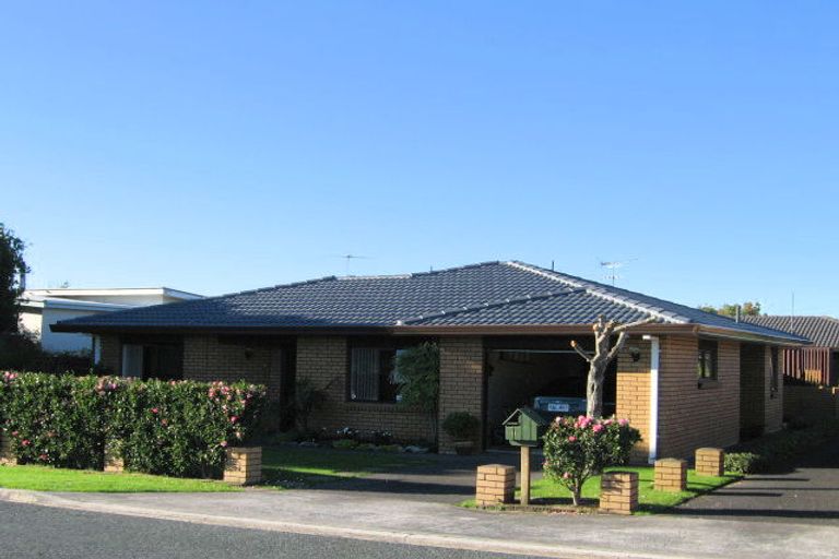 Photo of property in 11 Edward Avenue, Orewa, 0931
