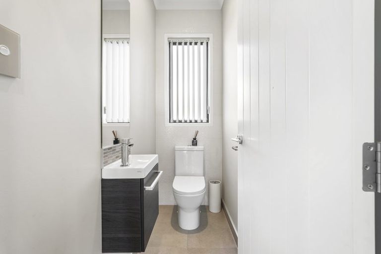 Photo of property in 2 Makaka Lane, Silverdale, 0932