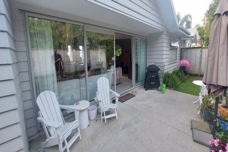 Photo of property in 2/925 Whangaparaoa Road, Manly, Whangaparaoa, 0930