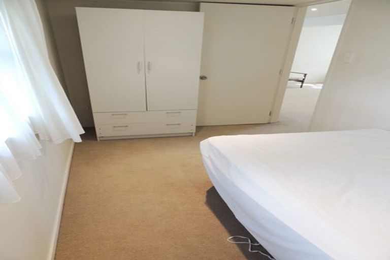 Photo of property in 18 Lavelle Road, Henderson, Auckland, 0612