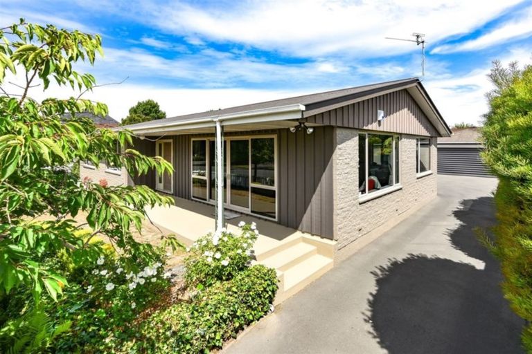 Photo of property in 15 Harrowdale Drive, Avonhead, Christchurch, 8042