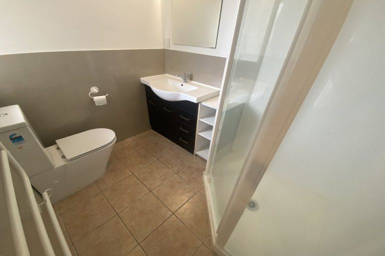 Photo of property in 2/20 Ben Nevis Place, Northpark, Auckland, 2013