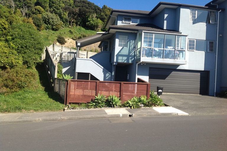 Photo of property in 36b Tamworth Crescent, Newlands, Wellington, 6037