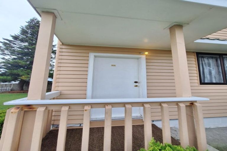 Photo of property in 2 Tomlin Place, Mangere East, Auckland, 2024