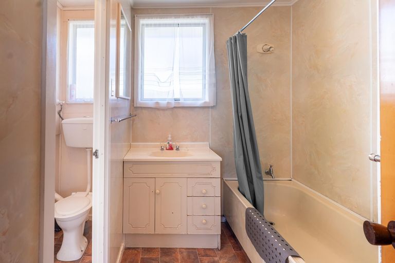 Photo of property in 15 Huxley Place, Twizel, 7901