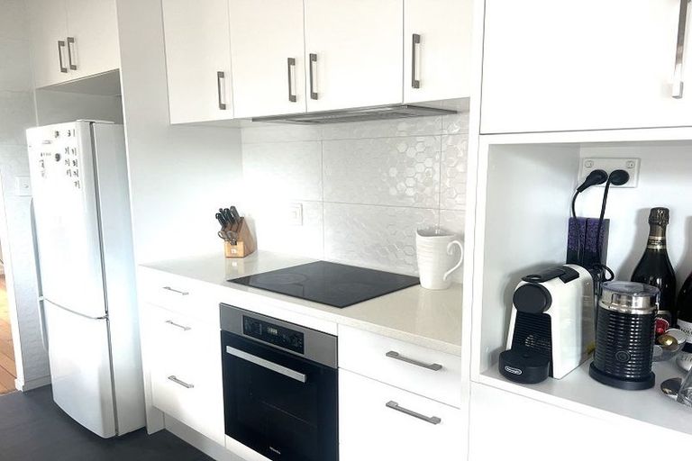 Photo of property in 19 James Evans Drive, Northcote, Auckland, 0627