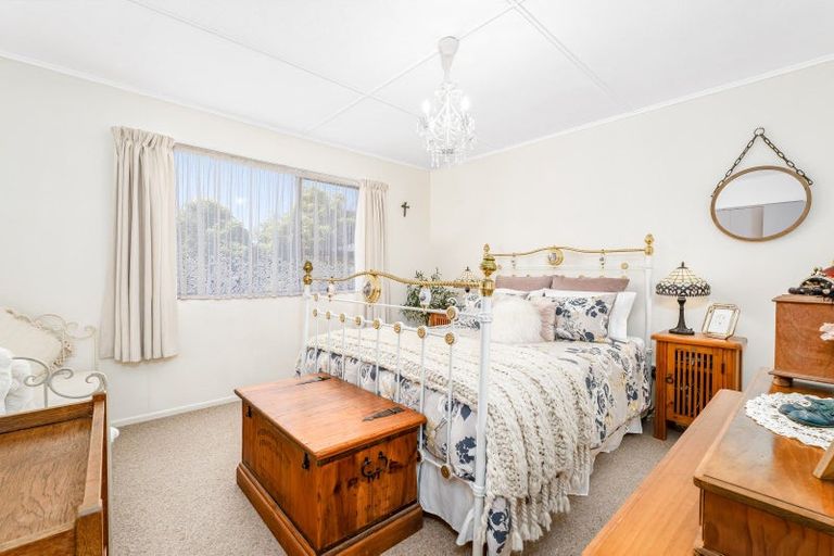 Photo of property in 90 Omapere Street, Whitby, Porirua, 5024