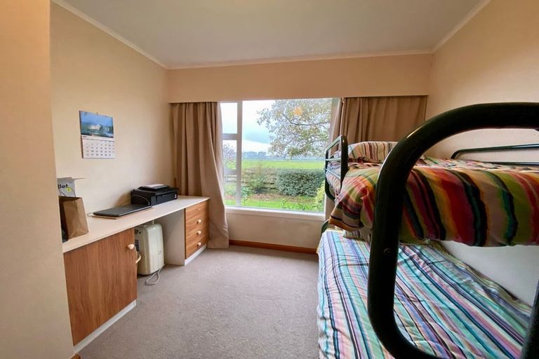 Photo of property in 564 No 1 Line, Longburn, Palmerston North, 4475