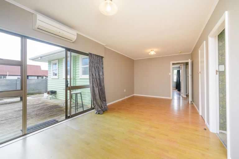 Photo of property in 5 Snowdon Avenue, Terrace End, Palmerston North, 4410