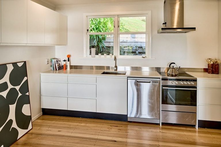 Photo of property in 20 Kiriwai Road, Paremata, Porirua, 5024