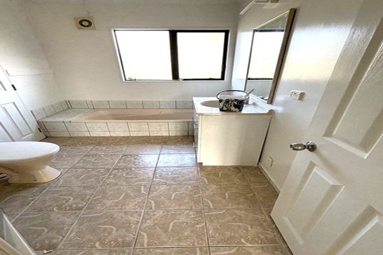 Photo of property in 14 Arrowsmith Drive, Clover Park, Auckland, 2019