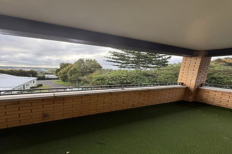 Photo of property in 19a Sunnyside Road, Sunnyvale, Auckland, 0612