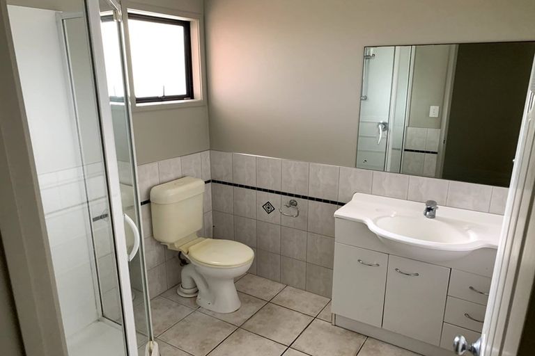 Photo of property in 2/17 Kennedy Avenue, Forrest Hill, Auckland, 0620