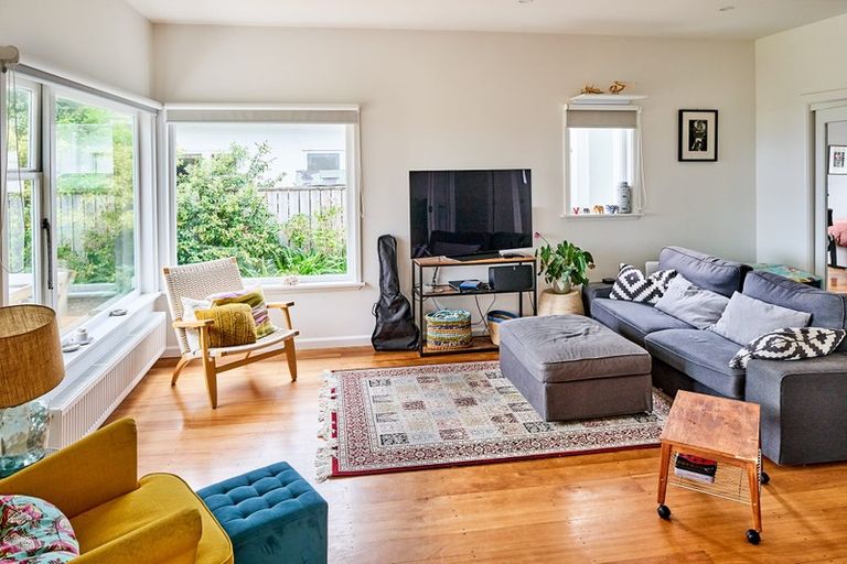 Photo of property in 30 Pukatea Street, Eastbourne, Lower Hutt, 5013