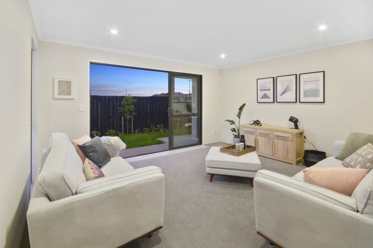 Photo of property in 11 Charles Henry Way, Papakura, 2110