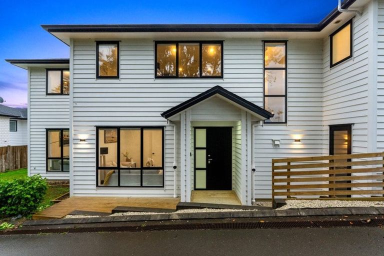 Photo of property in 25 Henriette Place, Totara Park, Auckland, 2105