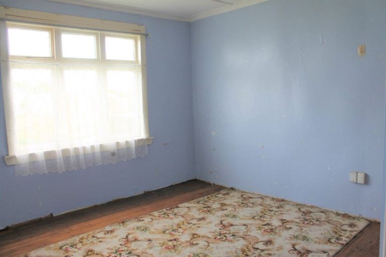 Photo of property in 25 Coates Street, Westport, 7825