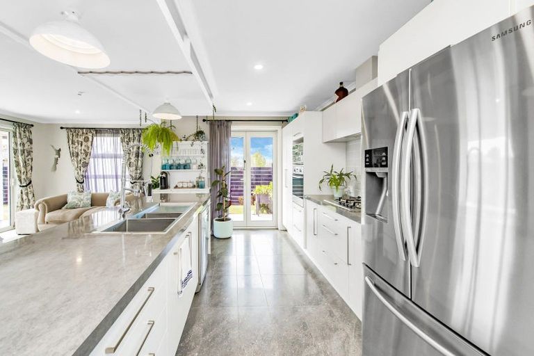 Photo of property in 21 Shillingford Boulevard, Rolleston, 7615