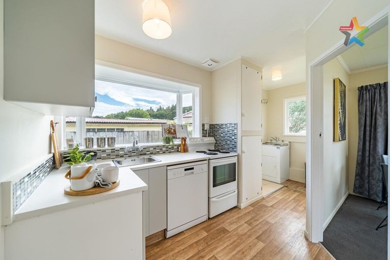 Photo of property in 145a Stokes Valley Road, Stokes Valley, Lower Hutt, 5019