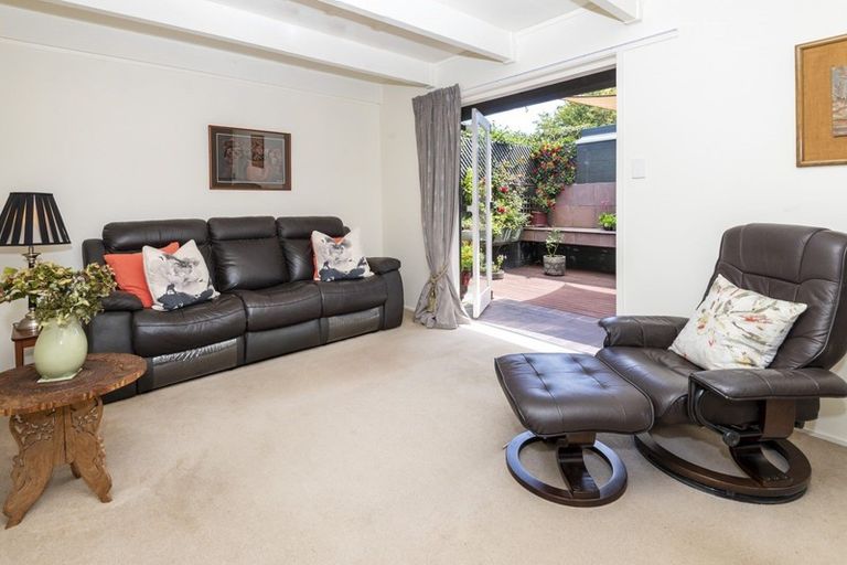 Photo of property in 130 Fisher Parade, Sunnyhills, Auckland, 2010