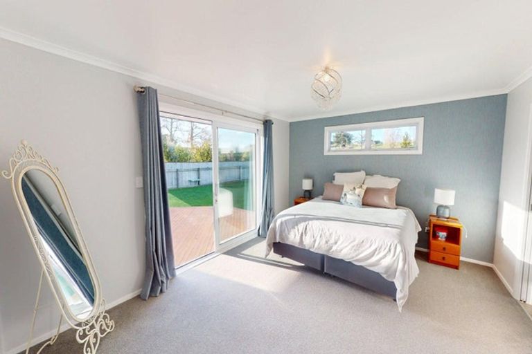 Photo of property in 82 Willoughby Street, Halcombe, 4779