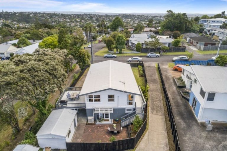 Photo of property in 1/14 Windy Ridge Road, Glenfield, Auckland, 0629
