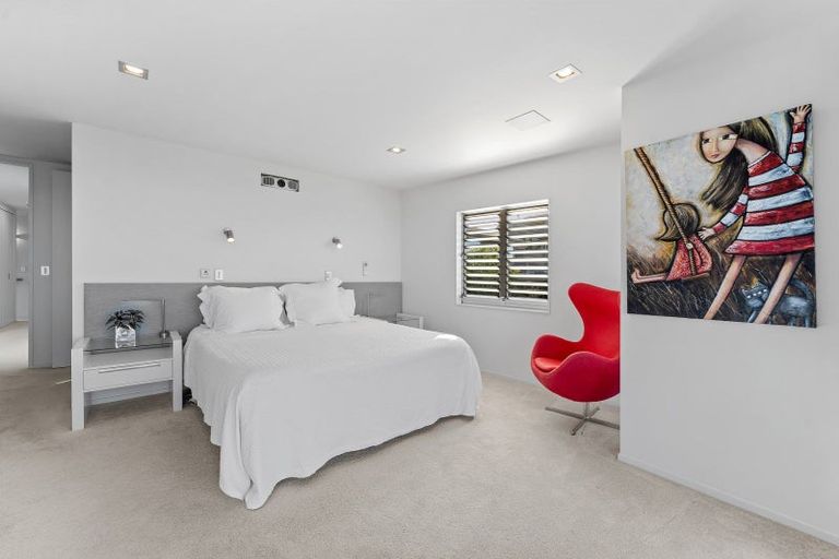 Photo of property in 10a Eastcliffe Road, Castor Bay, Auckland, 0620