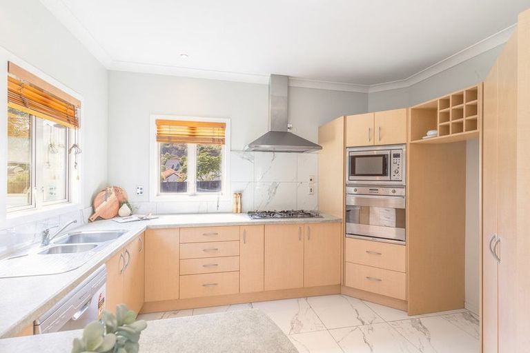 Photo of property in 16 Basil Place, Mount Pleasant, Christchurch, 8081