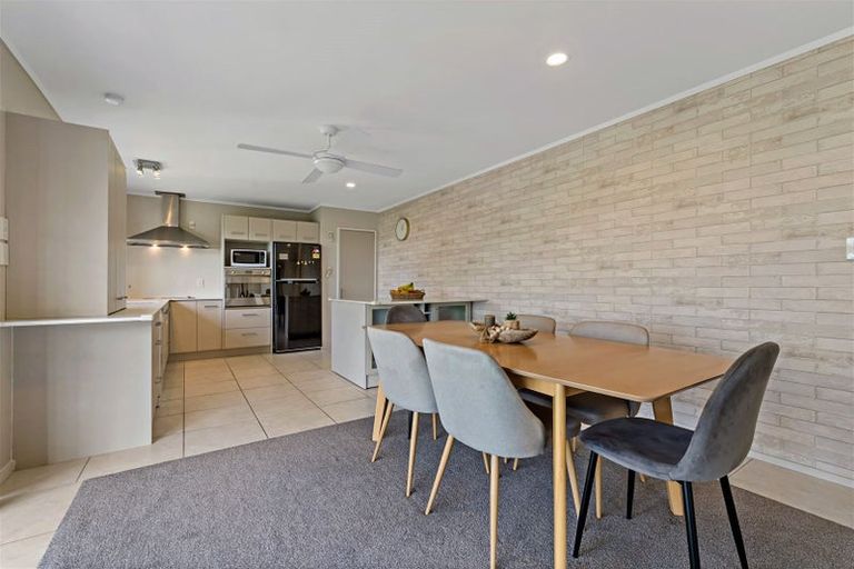 Photo of property in 2/160 Stapleford Crescent, Browns Bay, Auckland, 0630