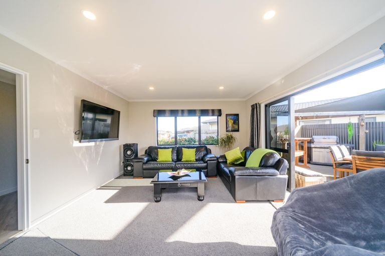 Photo of property in 14 Daniel Place, Kelvin Grove, Palmerston North, 4414