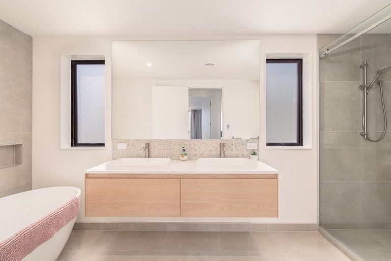 Photo of property in 4 Plains View, Mount Pleasant, Christchurch, 8081