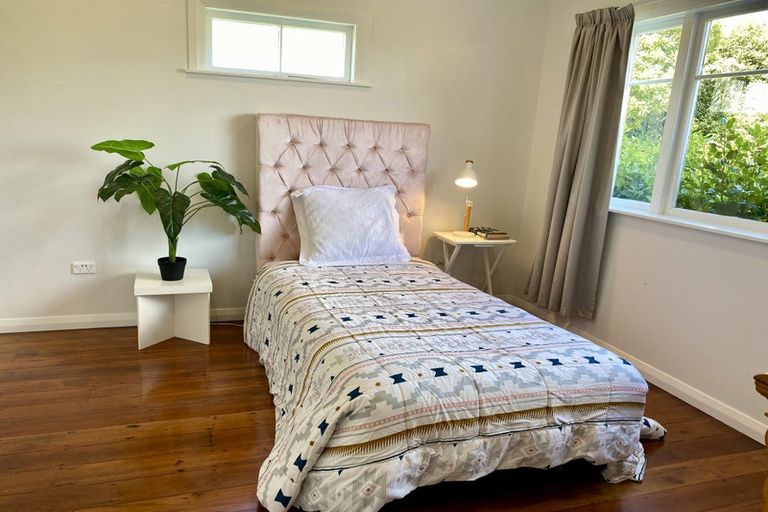 Photo of property in 2 Brassey Street, Waverley, 4510