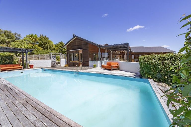 Photo of property in 193 Shegadeen Road, Wharehine, Wellsford, 0973