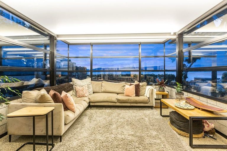 Photo of property in 377a Karaka Bay Road, Karaka Bays, Wellington, 6022