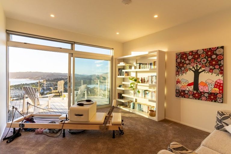 Photo of property in 10 Seascape View, Paremata, Porirua, 5024