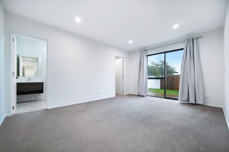 Photo of property in 7 Tautoru Avenue, Orewa, 0931