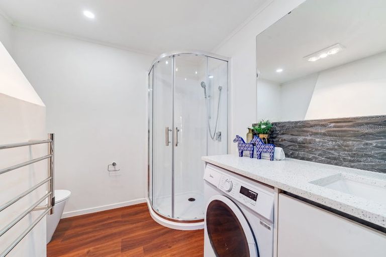 Photo of property in 2/8 Kirrama Place, Conifer Grove, Takanini, 2112