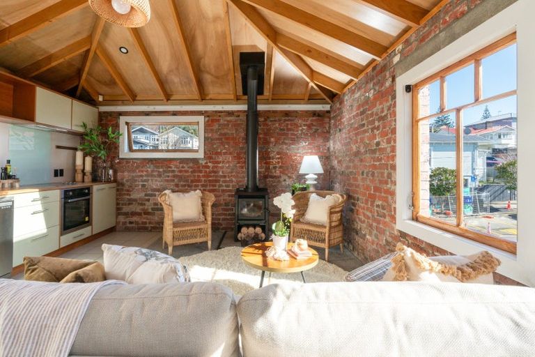 Photo of property in 1b Manley Terrace, Newtown, Wellington, 6021