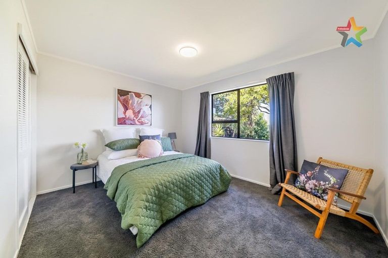 Photo of property in 186 Holborn Drive, Stokes Valley, Lower Hutt, 5019