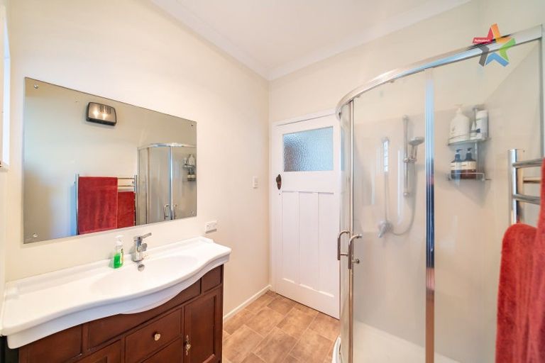 Photo of property in 7 Vincent Street, Waterloo, Lower Hutt, 5011