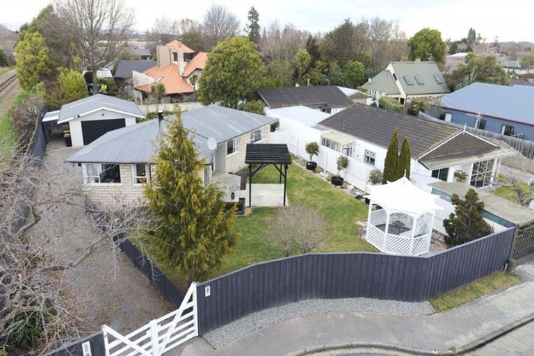 Photo of property in 8 Doggett Place, Rangiora, 7400