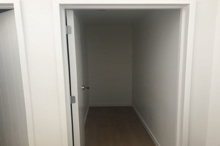 Photo of property in 24 Para Close, Fairview Heights, Auckland, 0632