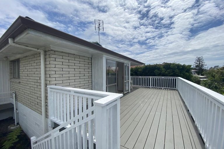 Photo of property in 8 John Downs Drive, Browns Bay, Auckland, 0630