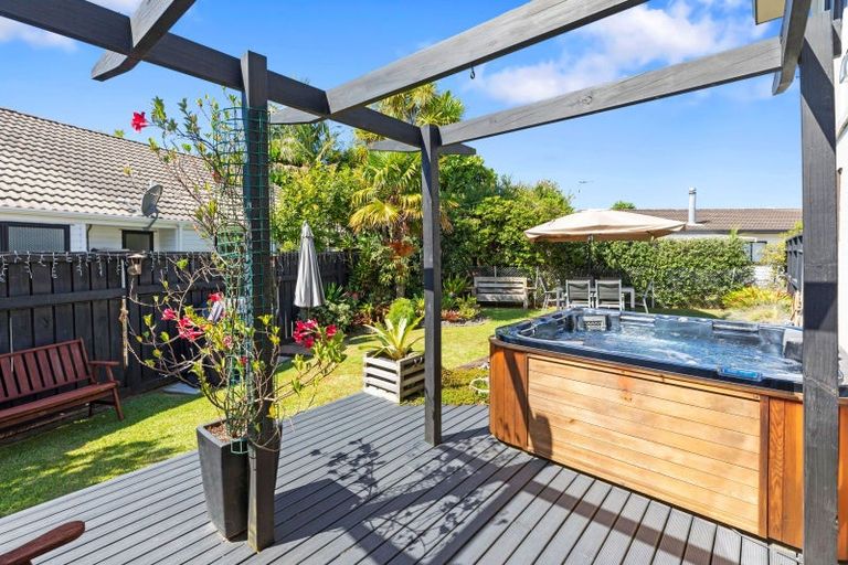 Photo of property in 10a Hayley Grove, Papamoa Beach, Papamoa, 3118