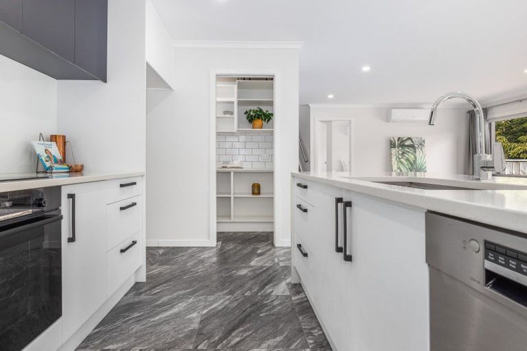 Photo of property in 1a Te Reinga View, Tawa, Wellington, 5028