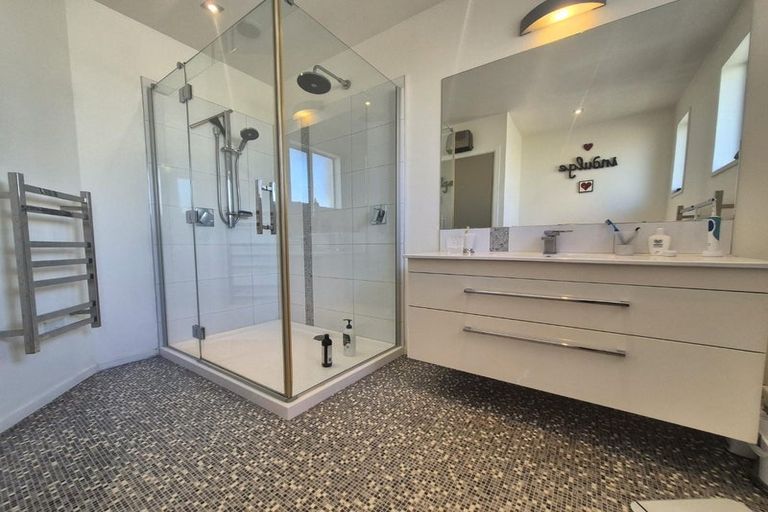 Photo of property in 8 Saint James Avenue, Papanui, Christchurch, 8053