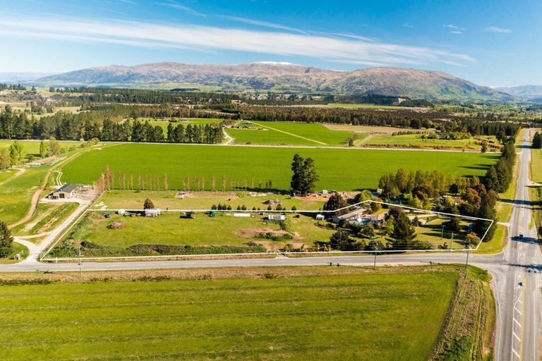 Photo of property in 654 Lake Hawea-albert Town Road, Albert Town, Wanaka, 9382