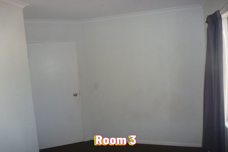 Photo of property in 3 Barrys Road, Glendene, Auckland, 0602